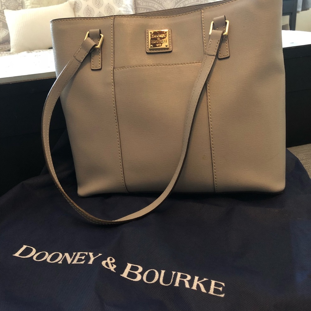Dooney & Bourke handbag 👜